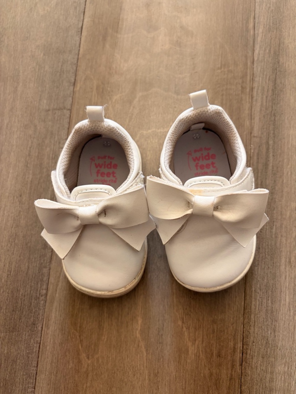Stride Rite Cream Bow Shoes